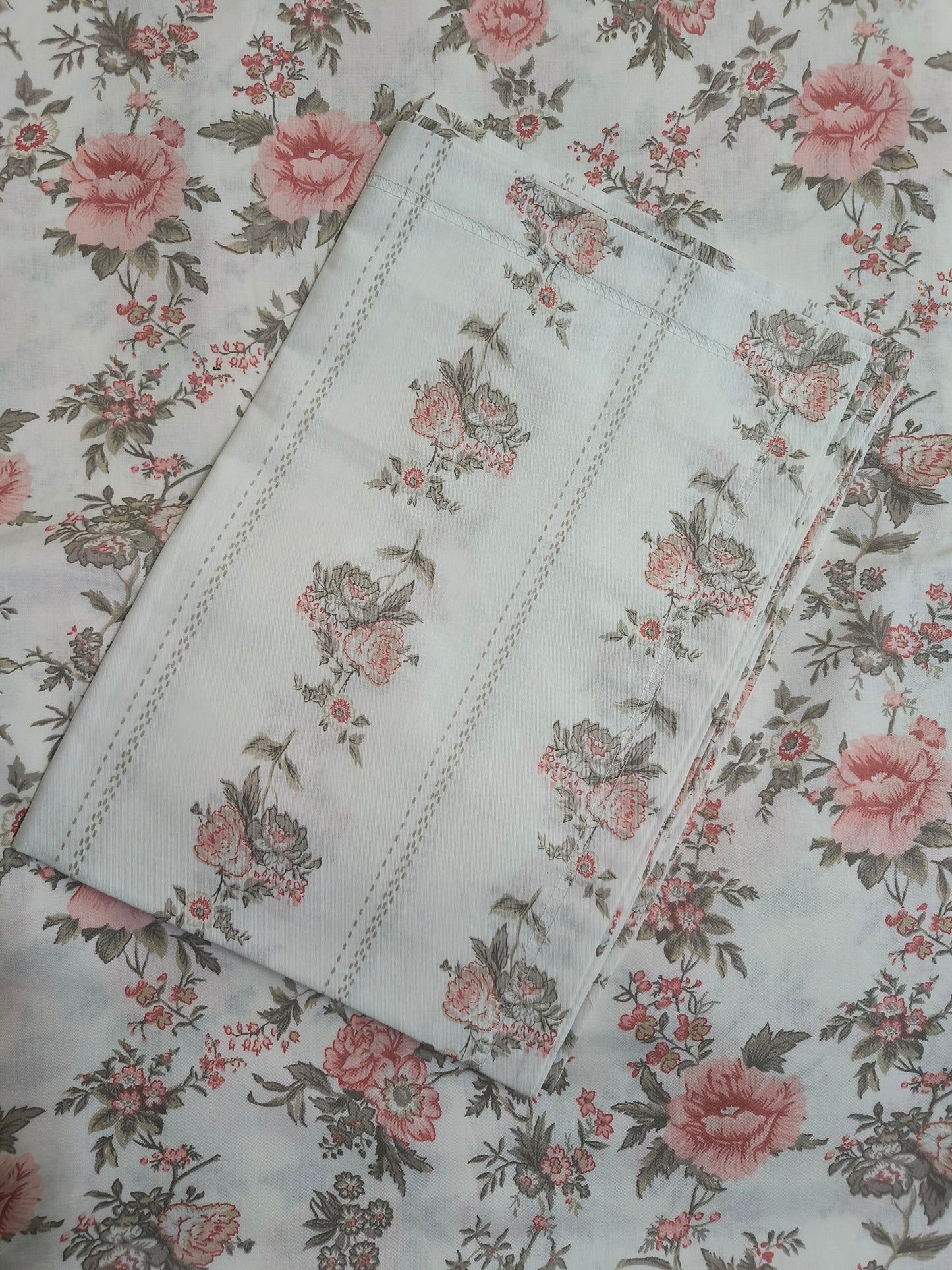 100% Cotton King Size Bedsheet With Two Pillow Covers, White & Peach