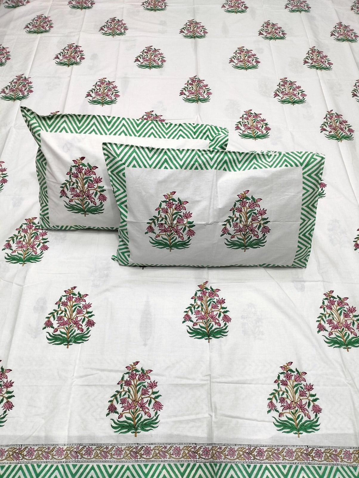 100% Pure Cotton Handblock 200 TC Percale King Size Bedsheet With Two Pillow Covers, Green Pink Motif