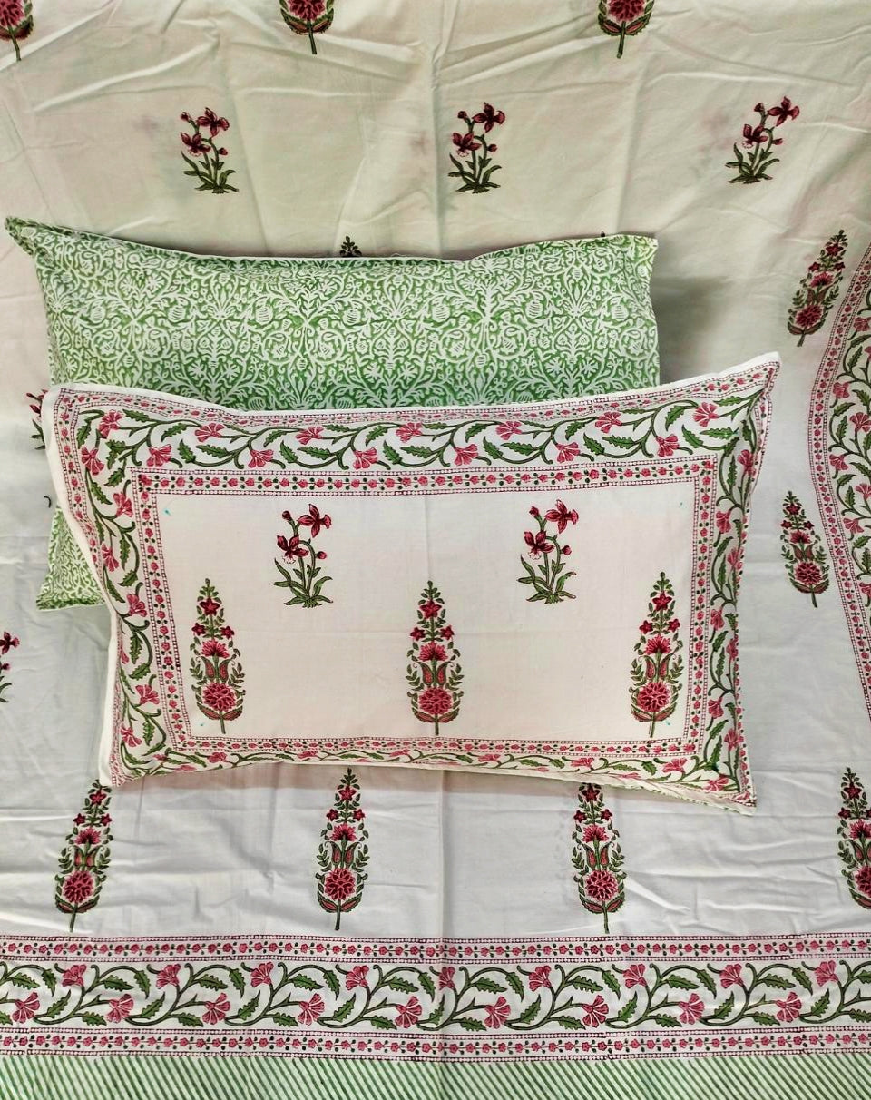 100% Pure Cotton Handblock 200 TC Percale King Size Bedsheet With Two Pillow Covers, Red Mughal Motif