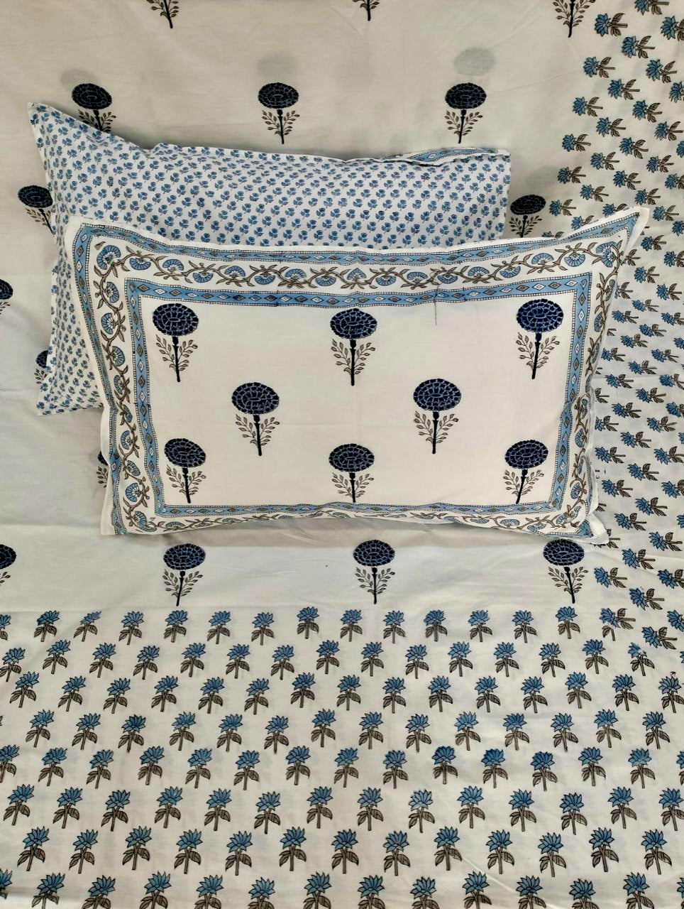 100% Pure Cotton Handblock 200 TC Percale King Size Bedsheet With Two Pillow Covers, Blue Floral